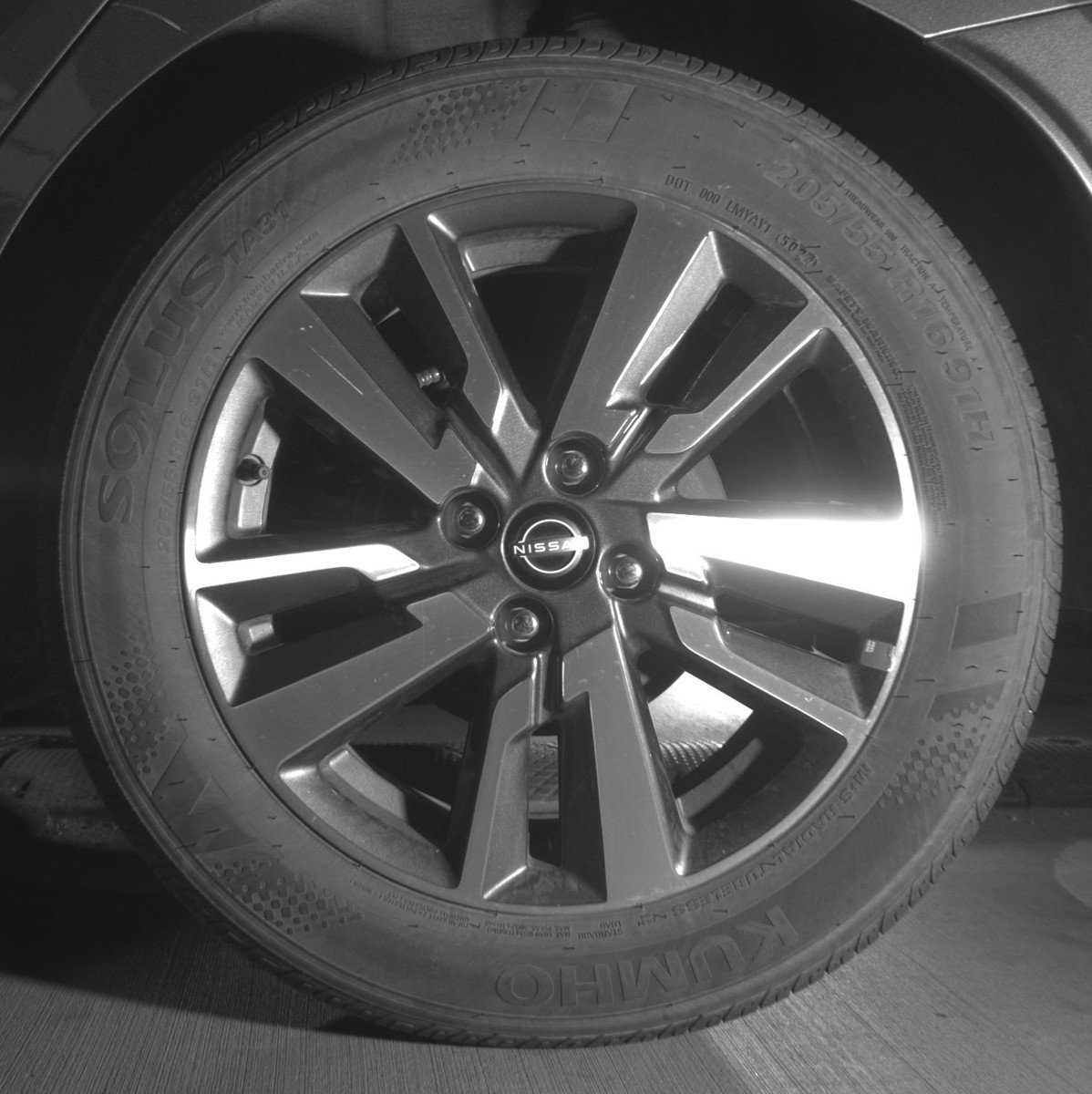 Used 2025 Nissan Versa SV FWD image 14