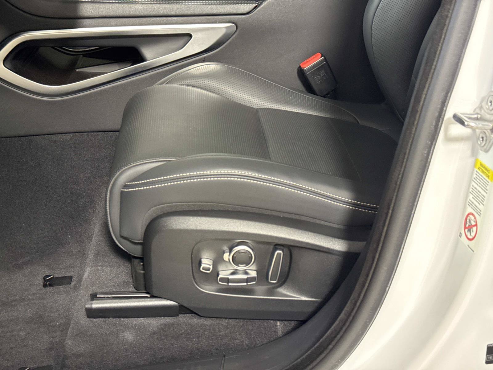 Certified 2026 Jaguar F-PACE R-Dynamic S AWD/4WD image 19