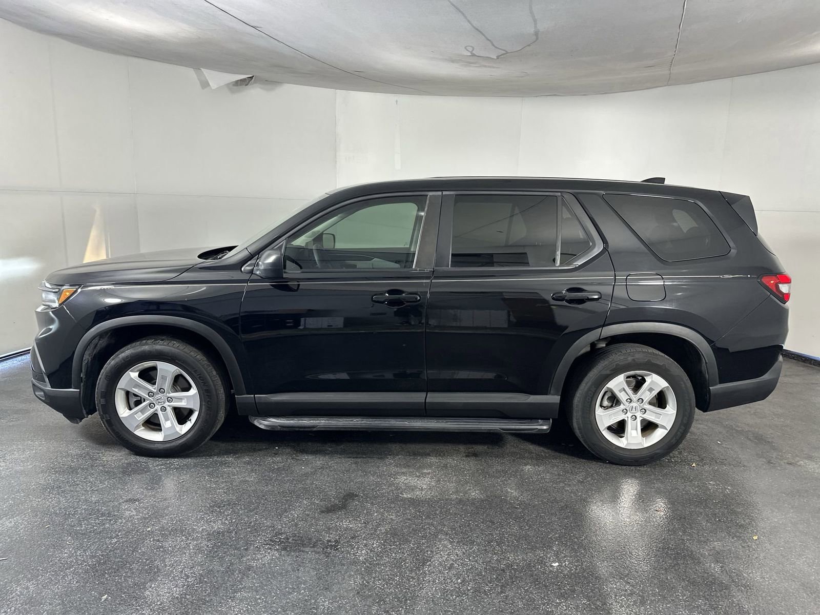 Used 2023 Honda Pilot LX image 8