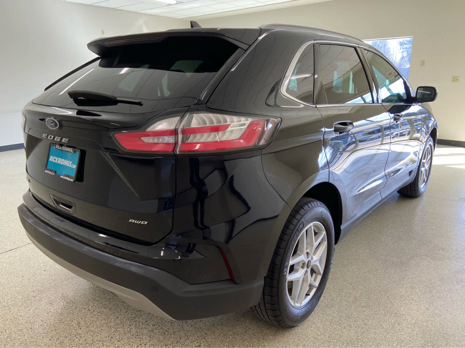 Used 2024 Ford Edge SEL w/ Convenience Package AWD/4WD image 8