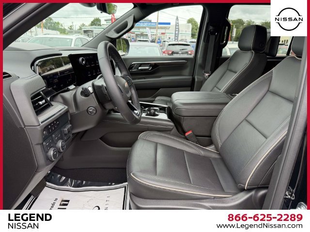 Used 2025 Chevrolet Suburban Premier AWD/4WD image 17