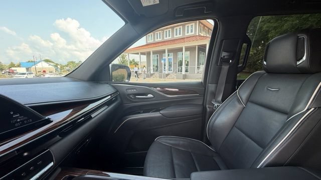 Used 2023 Cadillac Escalade ESV Premium Luxury AWD/4WD image 15