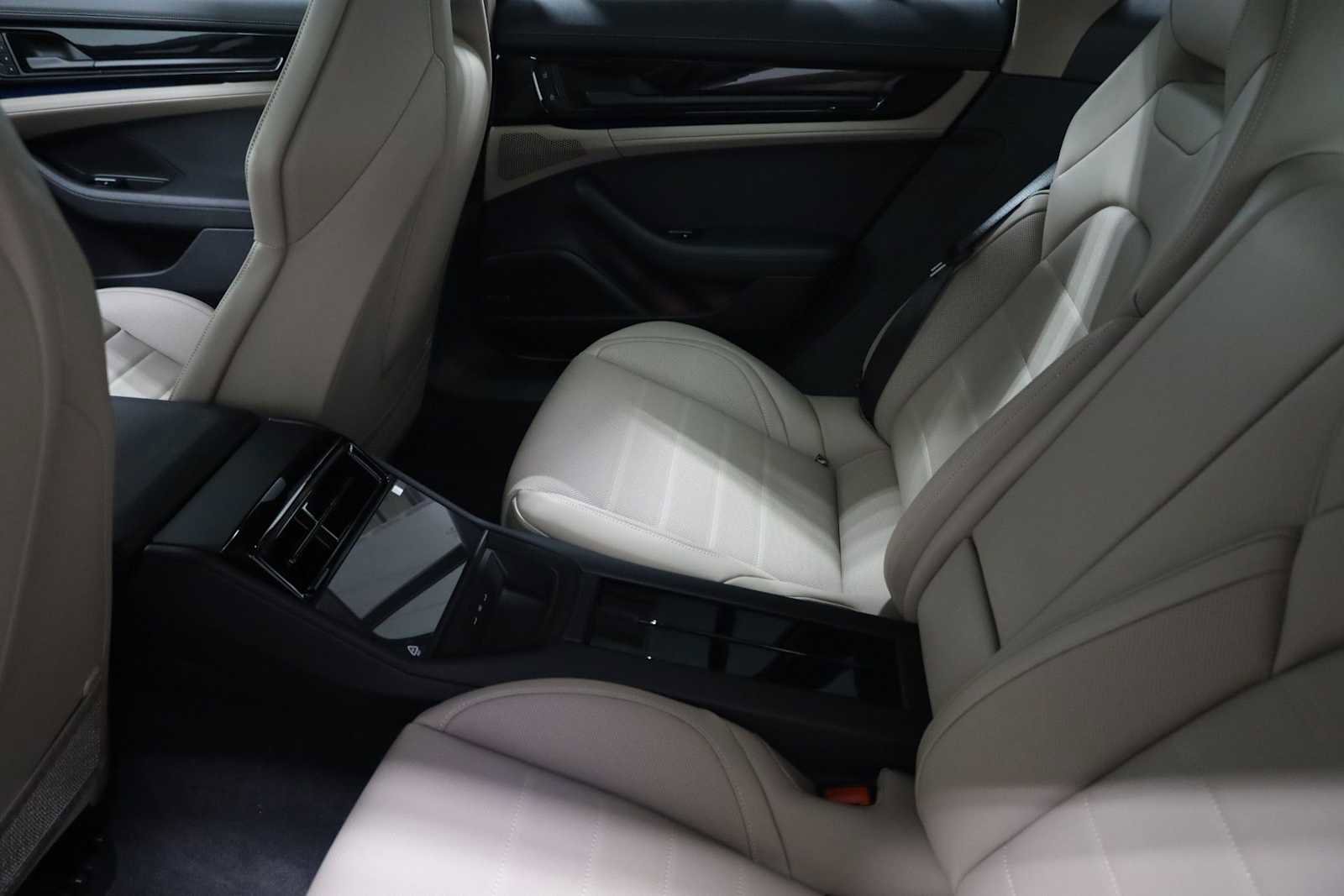 New 2025 Porsche Panamera 4 image 34