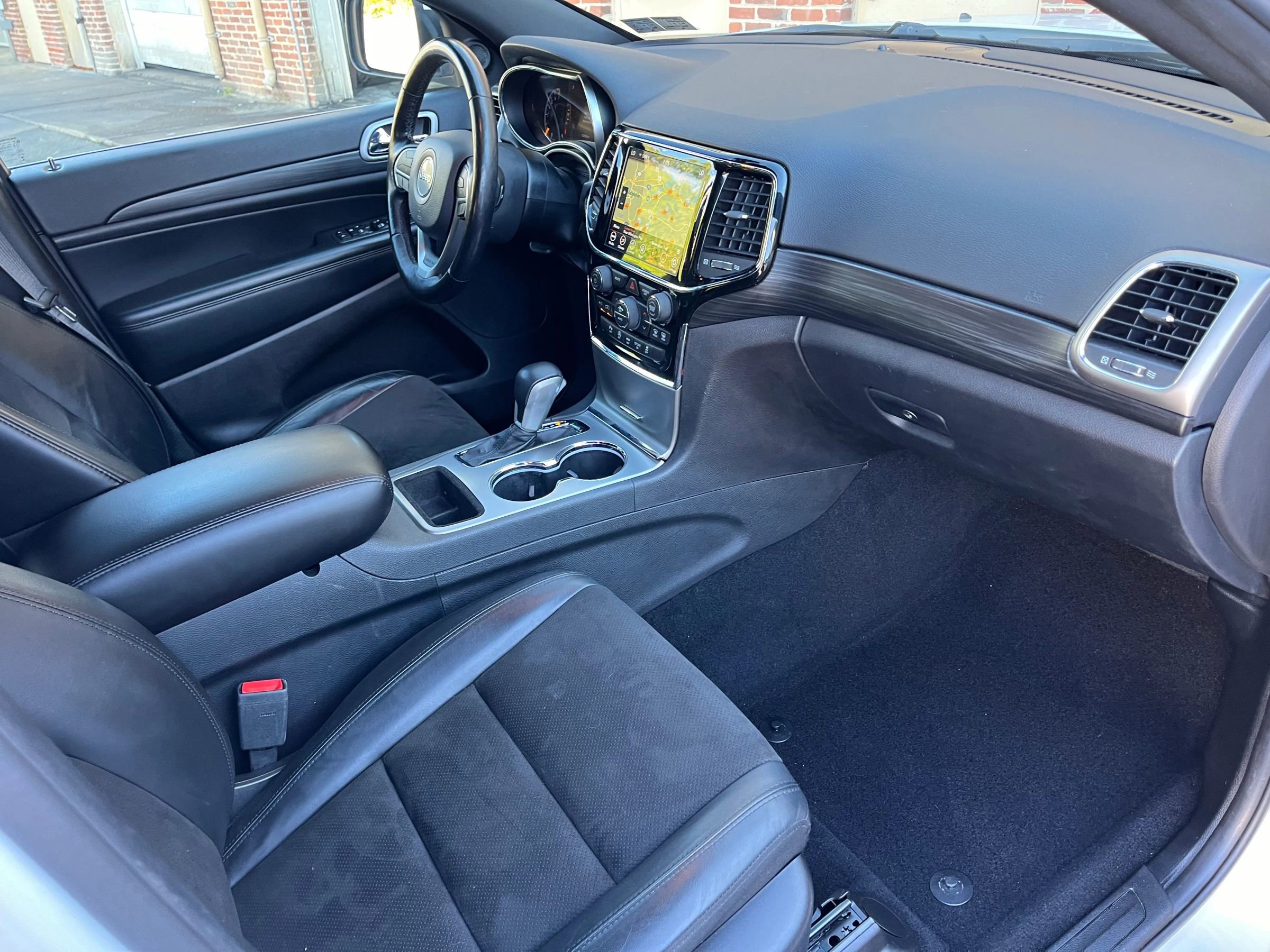 Used 2021 Jeep Grand Cherokee Laredo X image 11