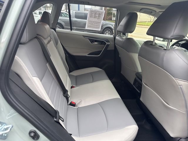 Used 2021 Toyota RAV4 XLE Premium image 35