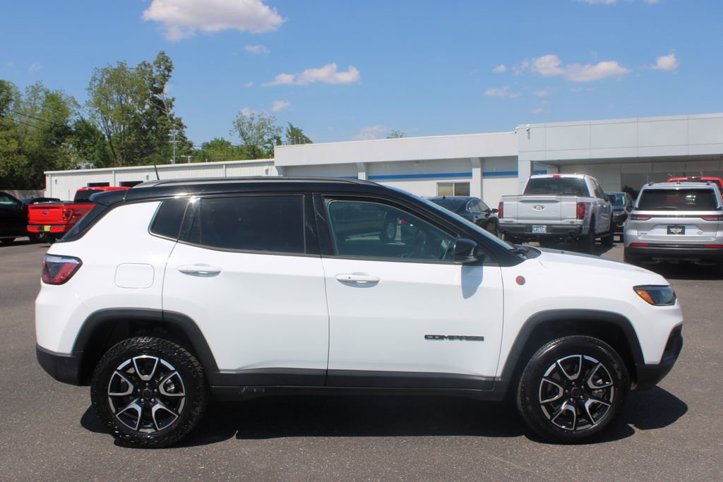Used 2025 Jeep Compass Trailhawk AWD/4WD image 11