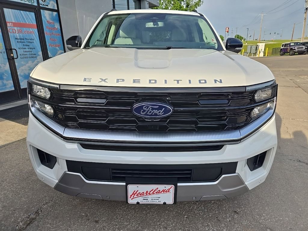 Used 2025 Ford Expedition Platinum w/ Driver's Package AWD/4WD image 13