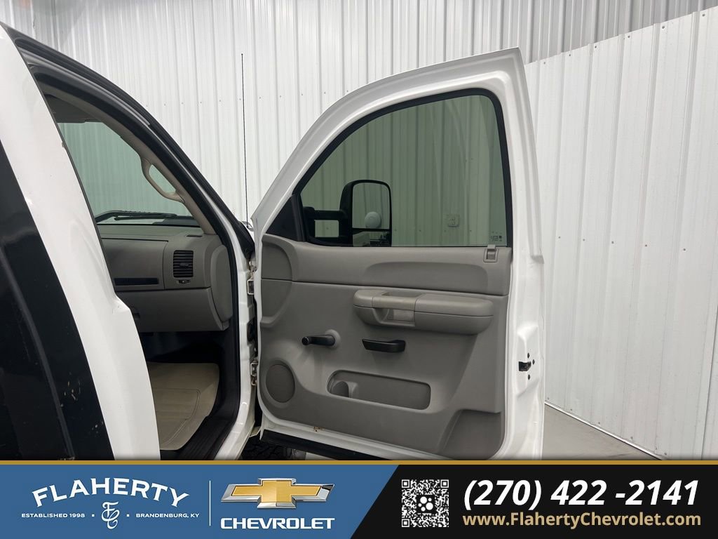 Used 2009 Chevrolet Silverado 3500 W/T w/ Snow Plow Prep Package image 10