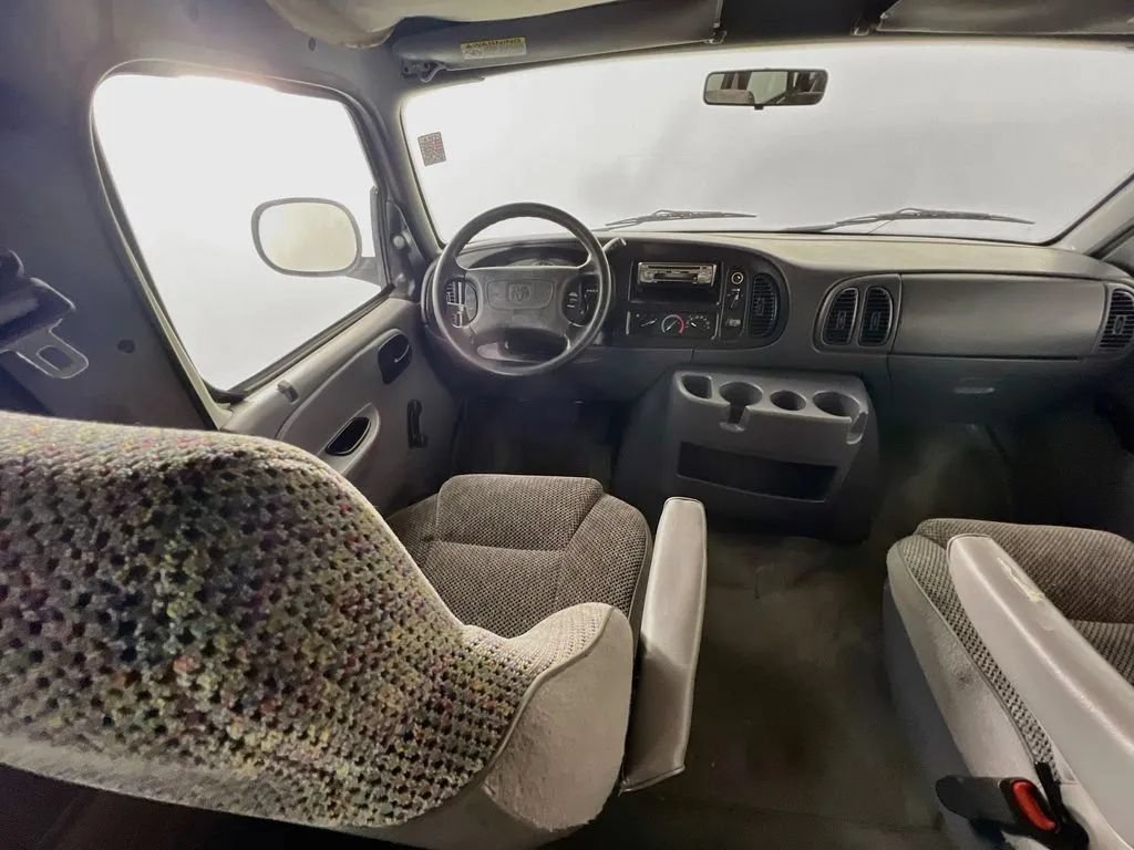Used 2000 Dodge B3500 RWD image 21