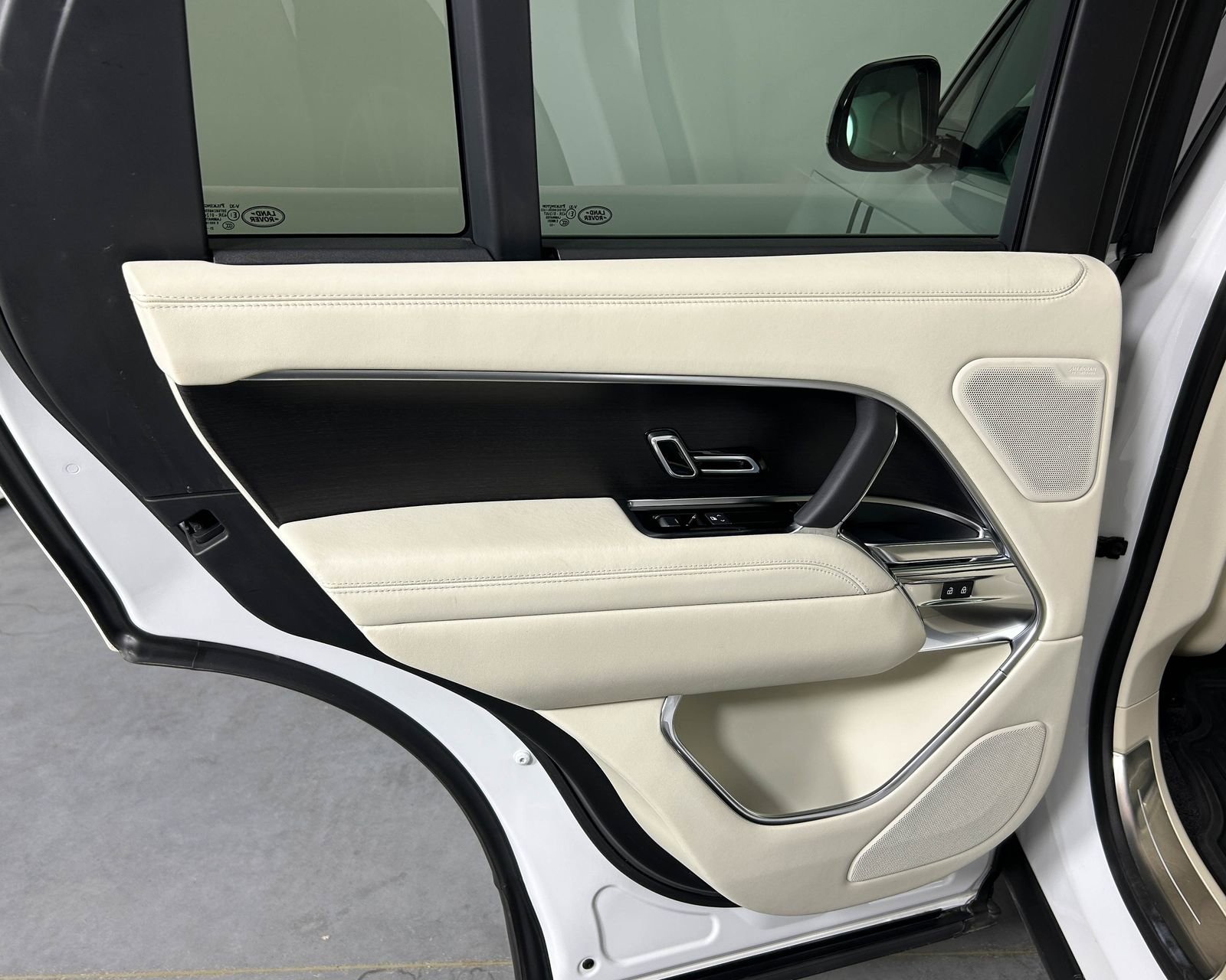 Used 2023 Land Rover Range Rover SE image 21