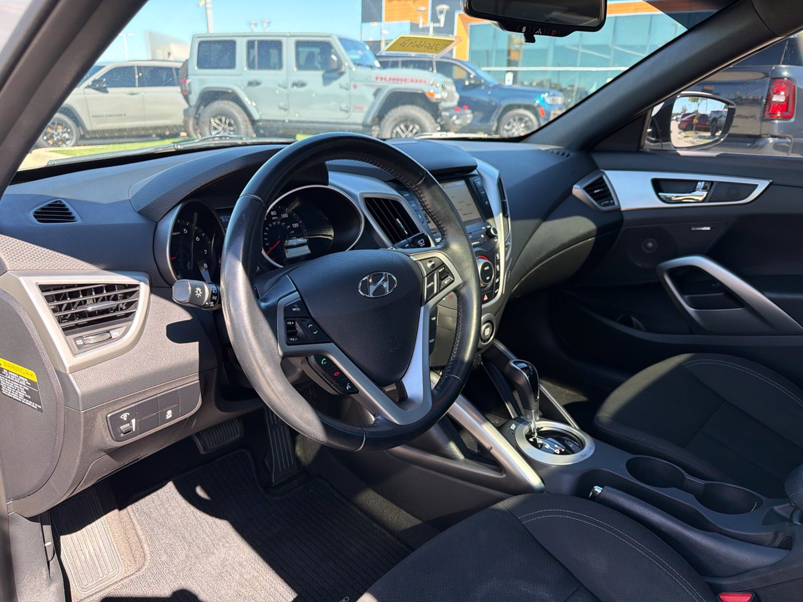 Used 2017 Hyundai Veloster Value Edition FWD image 10