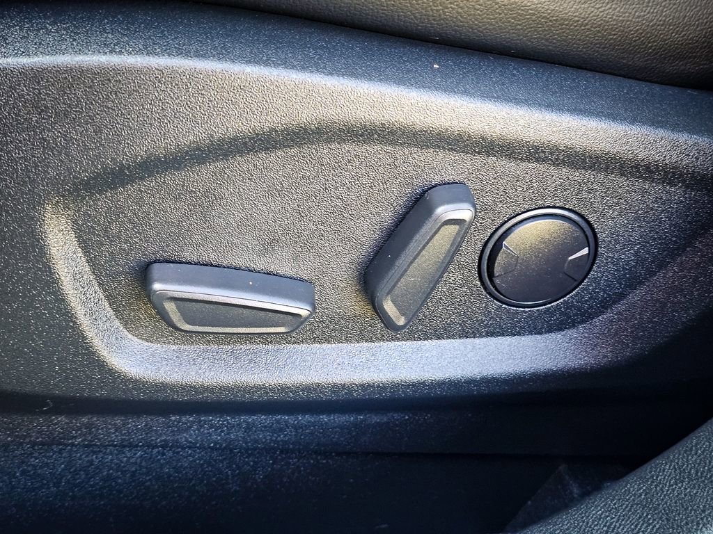 Used 2021 Ford Edge Titanium w/ Class II Trailer Tow Package image 16