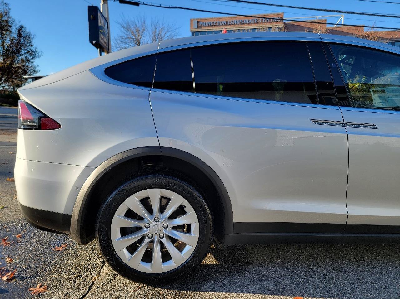 Used 2017 Tesla Model X 75D AWD/4WD image 10