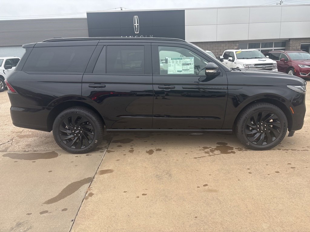 New 2025 Lincoln Navigator Reserve w/ Jet Appearance Package image 5