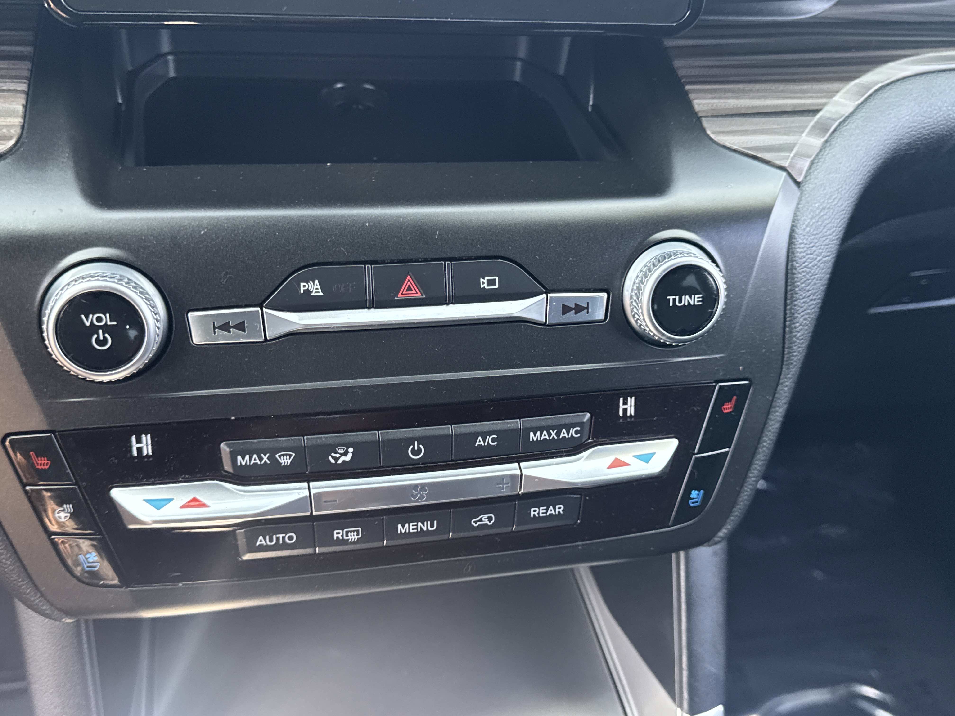 Used 2020 Ford Explorer Limited w/ Hybrid Equipment Group 310A image 24