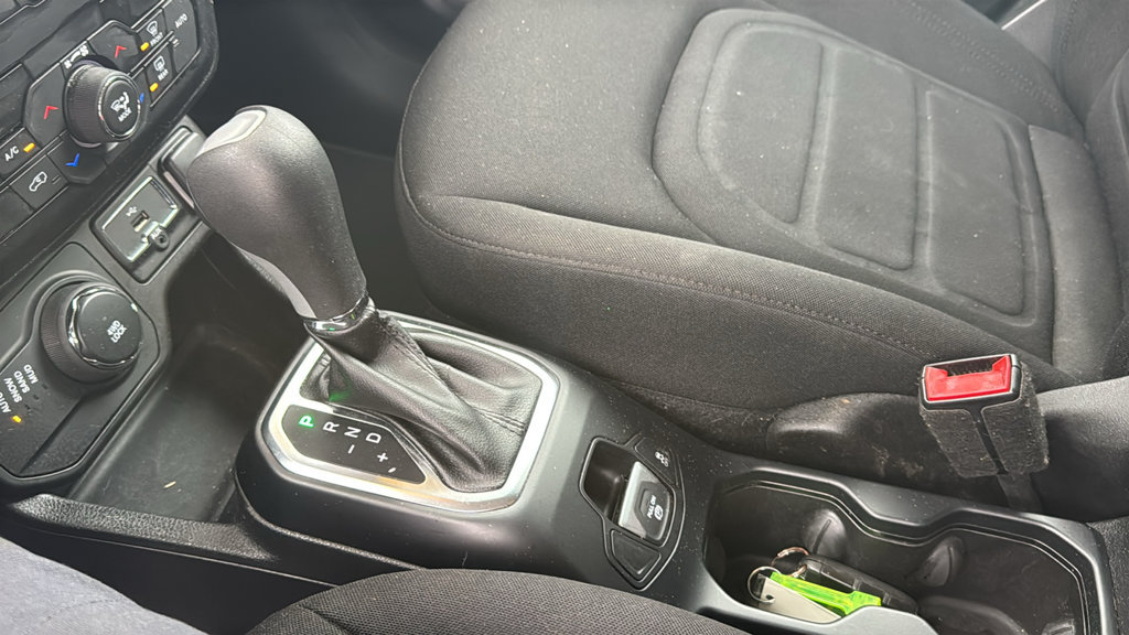 Used 2018 Jeep Renegade Latitude w/ Popular Equipment Group AWD/4WD image 22