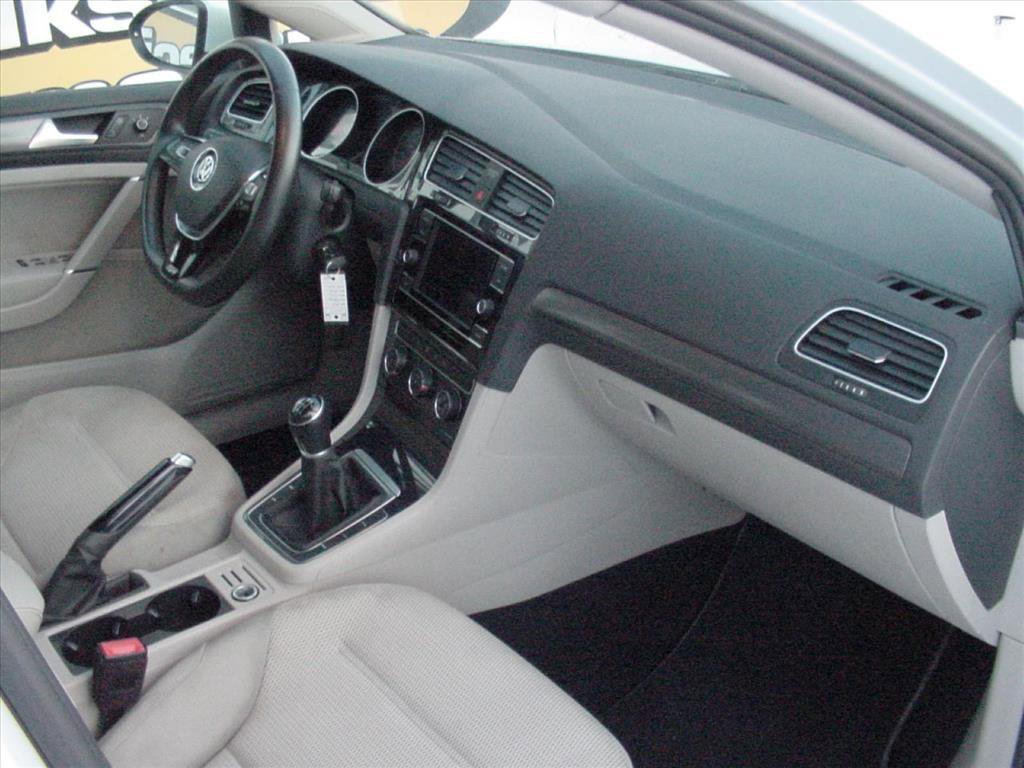 Used 2019 Volkswagen Golf S image 6