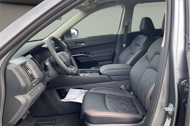 New 2026 Nissan Pathfinder Platinum image 7