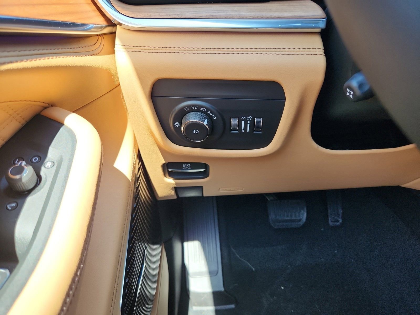 New 2026 Jeep Grand Cherokee Summit AWD/4WD image 18