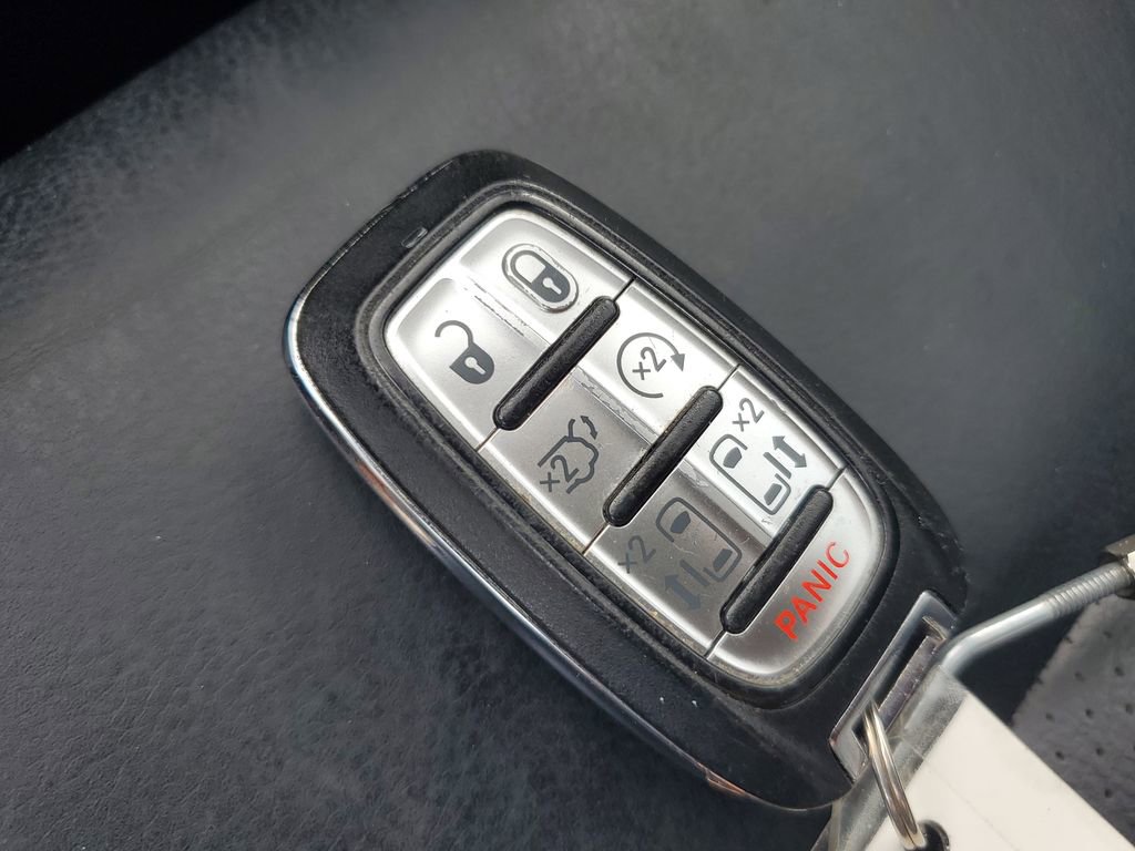 Used 2017 Chrysler Pacifica Touring-L Plus FWD image 28