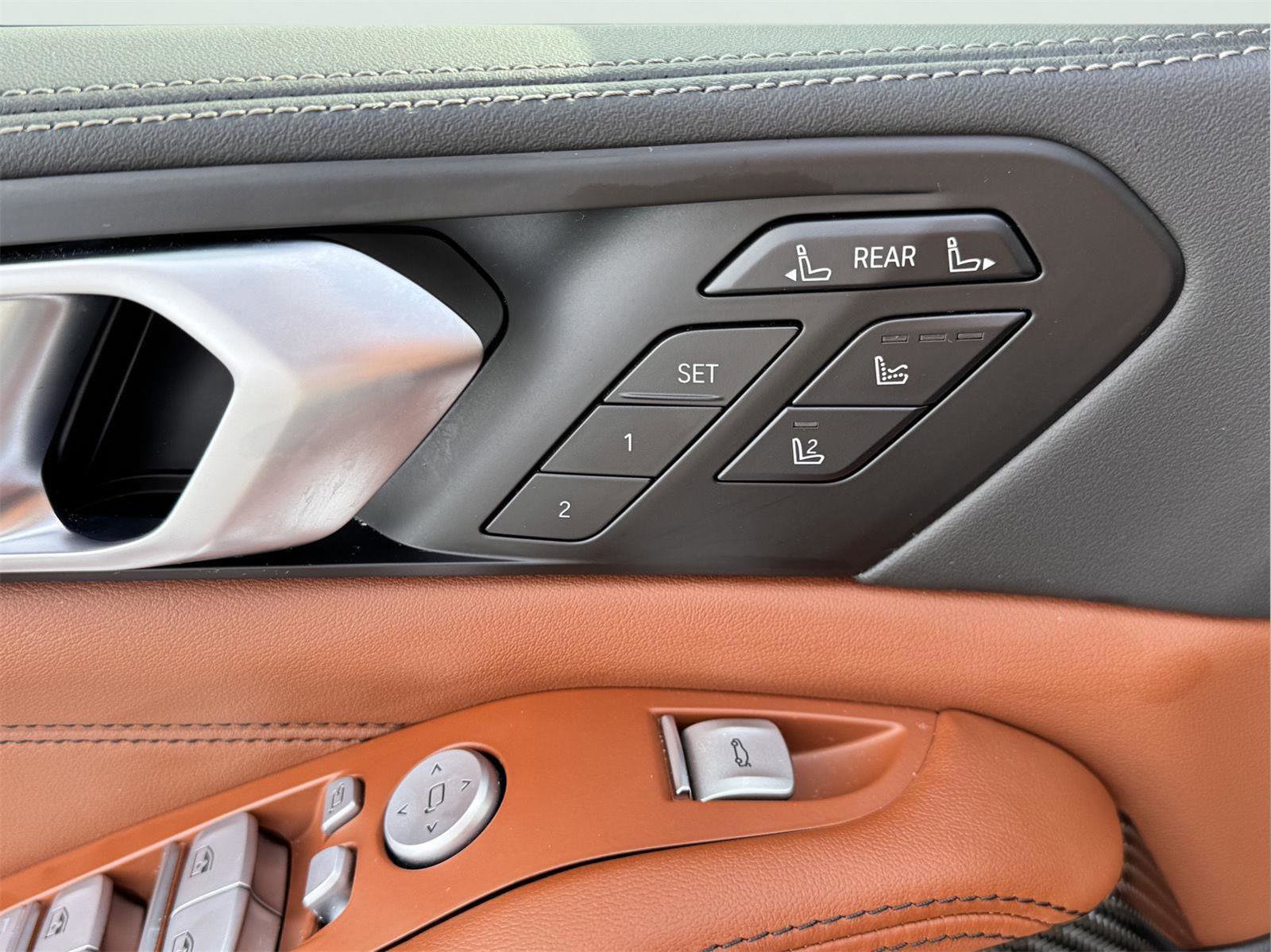 Used 2025 BMW X7 M60i image 16