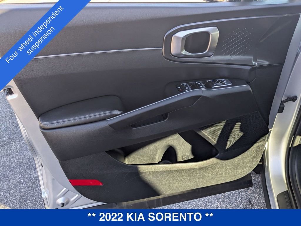 Used 2022 Kia Sorento LX image 11