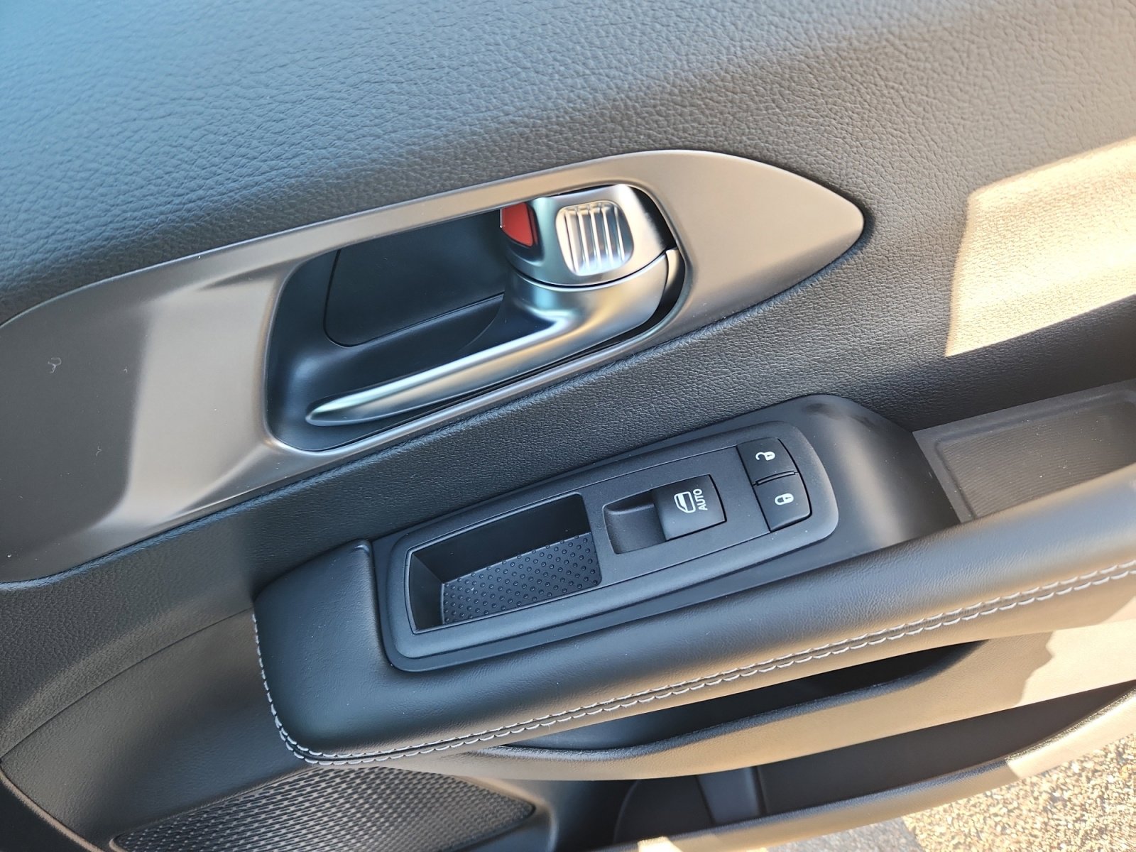New 2026 Chrysler Pacifica Select w/ S Appearance Package AWD/4WD image 17