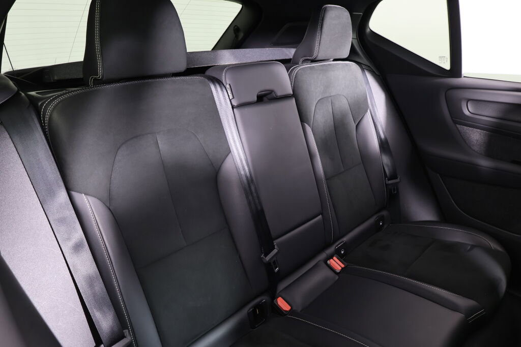 Used 2022 Volvo XC40 T5 R-Design image 21
