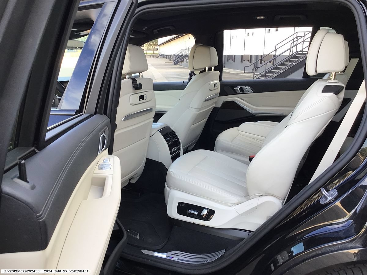 Used 2024 BMW X7 xDrive40i w/ M Sport Package AWD/4WD image 9