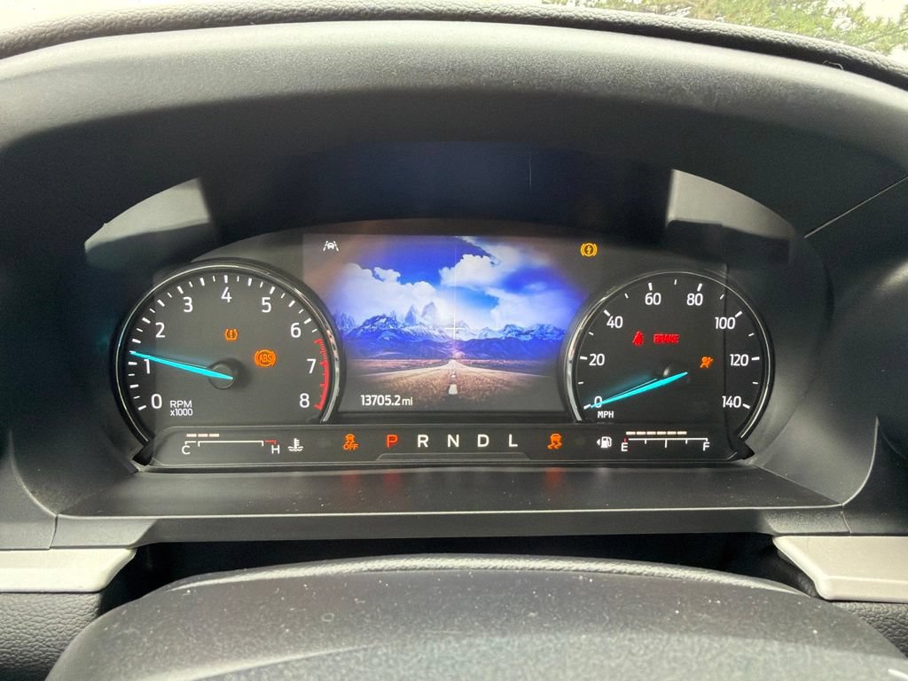Used 2024 Ford Explorer XLT AWD/4WD image 26