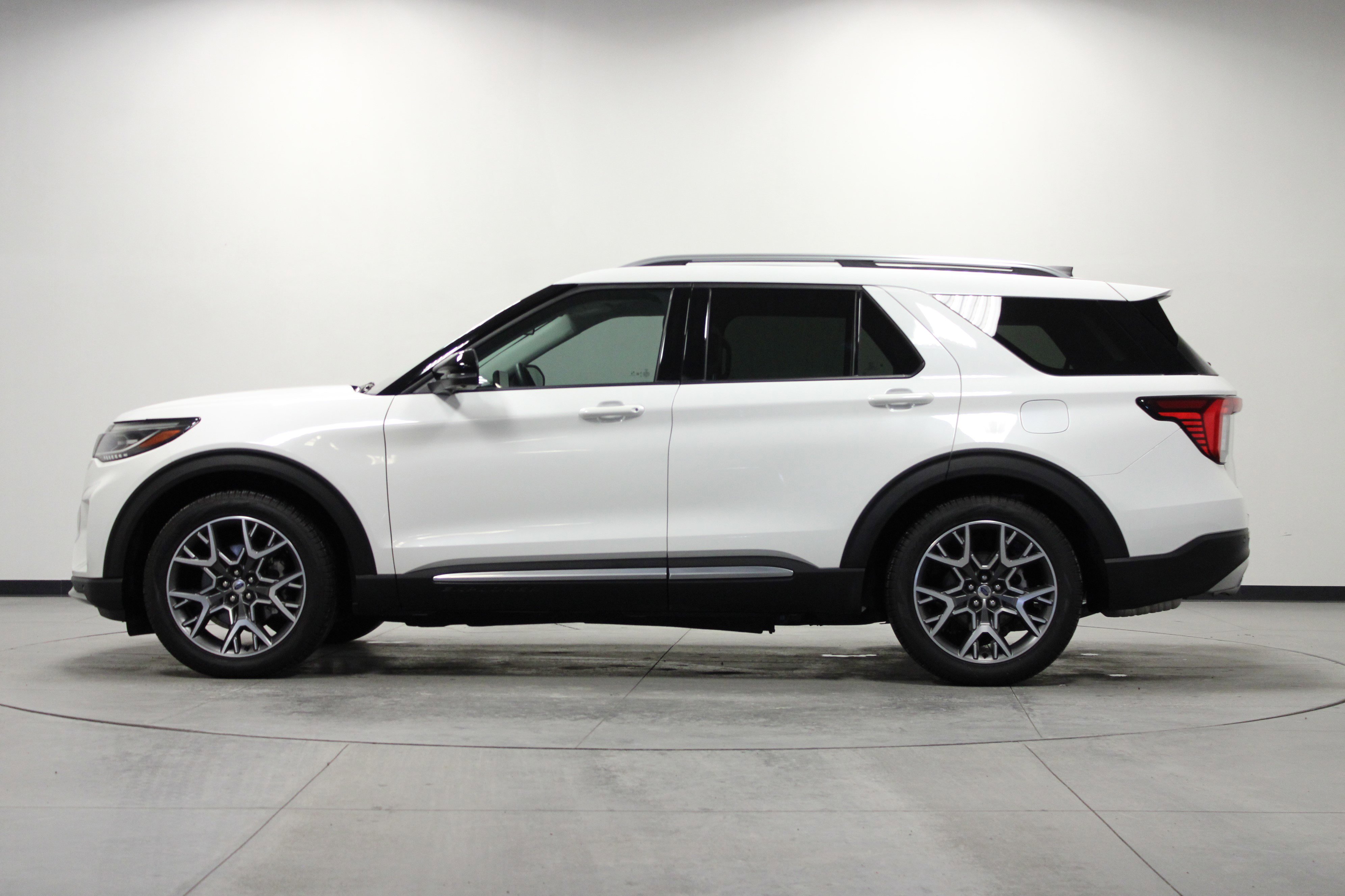 Used 2025 Ford Explorer Platinum w/ Ultimate Package image 7