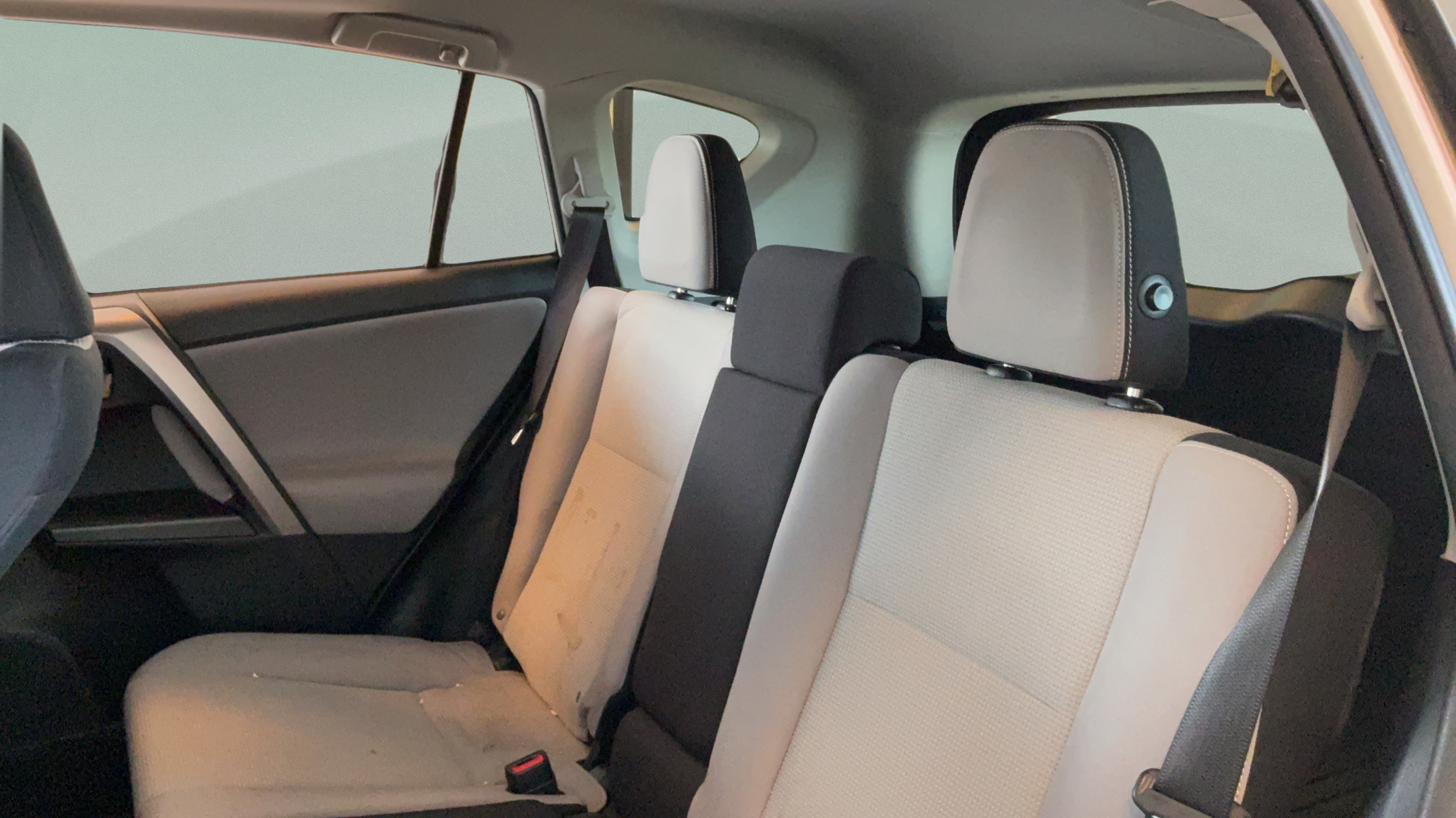 Used 2016 Toyota RAV4 XLE AWD/4WD image 26