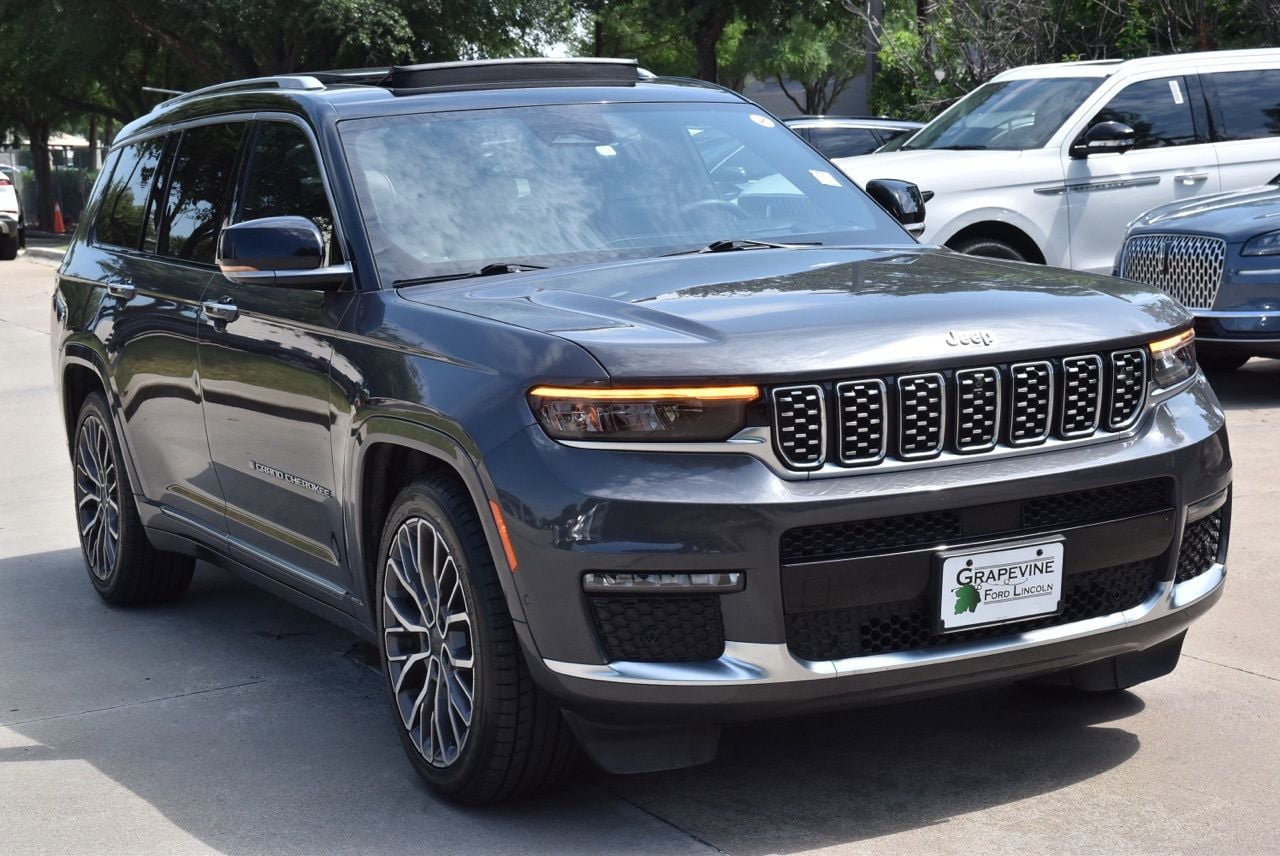 Used 2023 Jeep Grand Cherokee L Summit AWD/4WD image 4