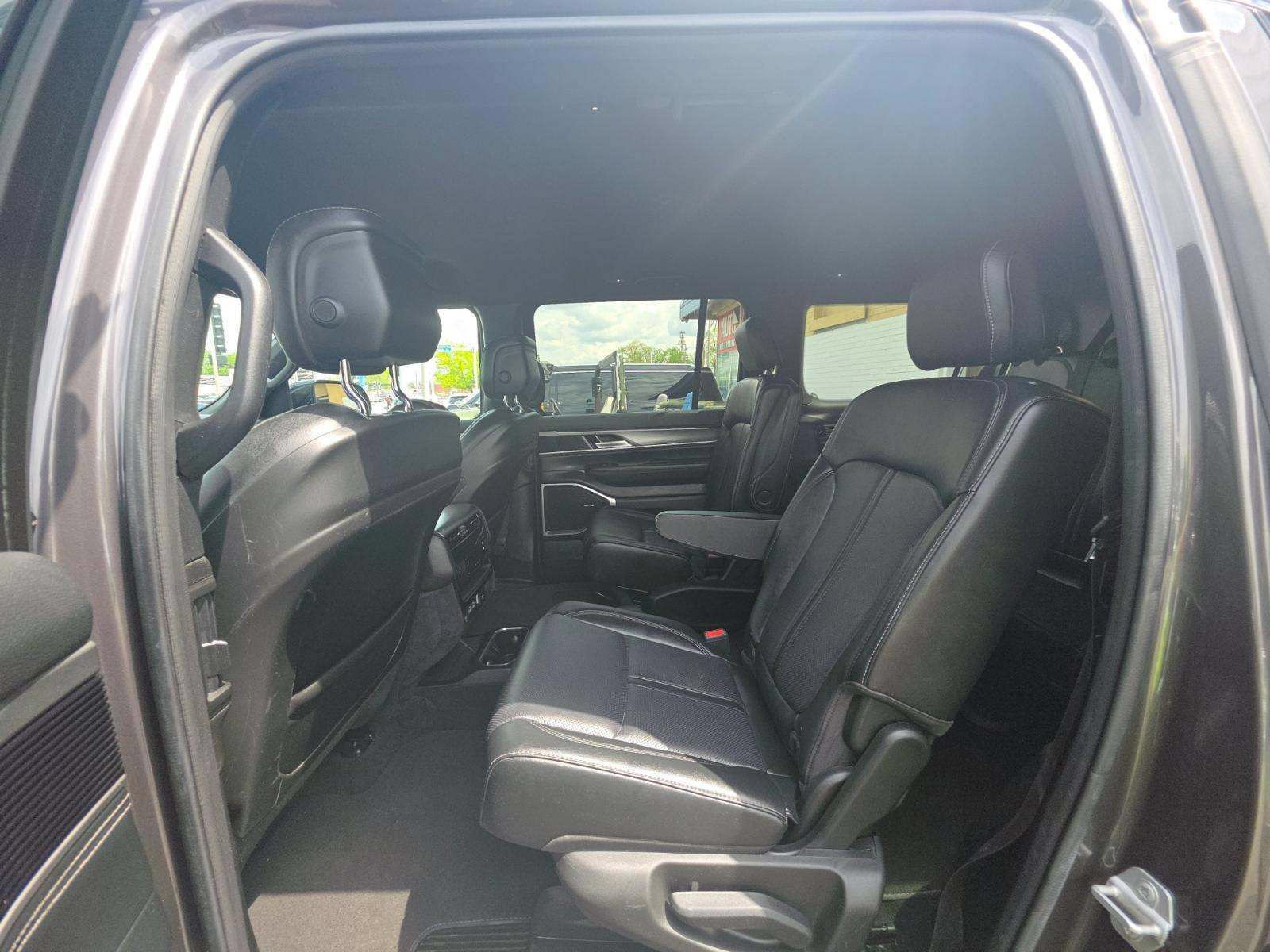 Used 2025 Jeep Wagoneer Series II RWD image 30