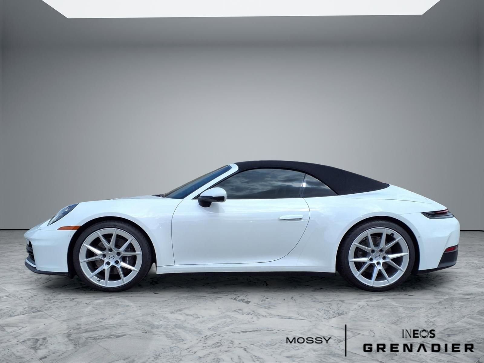 Used 2025 Porsche 911 Carrera RWD image 4