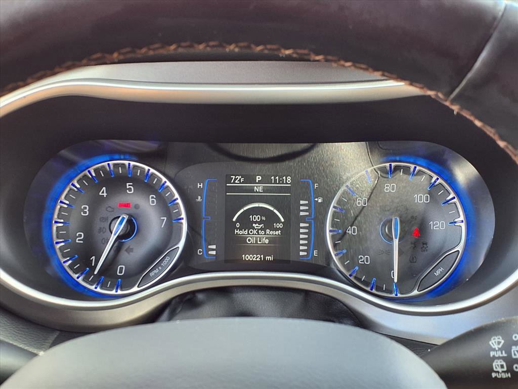 Used 2020 Chrysler Pacifica Touring-L image 16