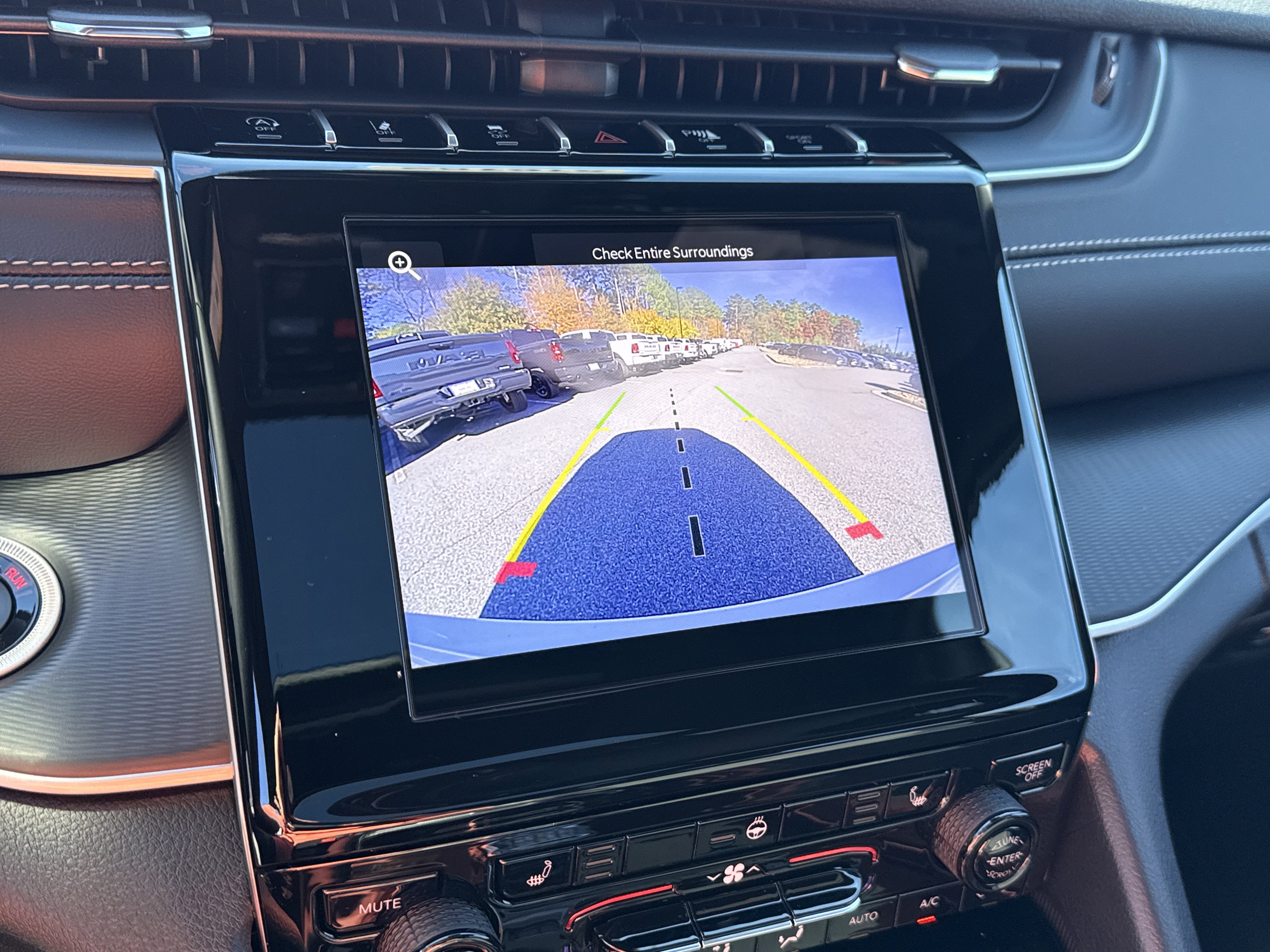 New 2025 Jeep Grand Cherokee Altitude image 33