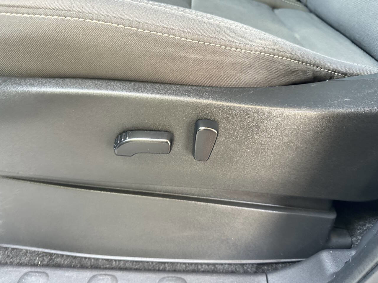 Used 2022 Nissan Frontier SV image 24