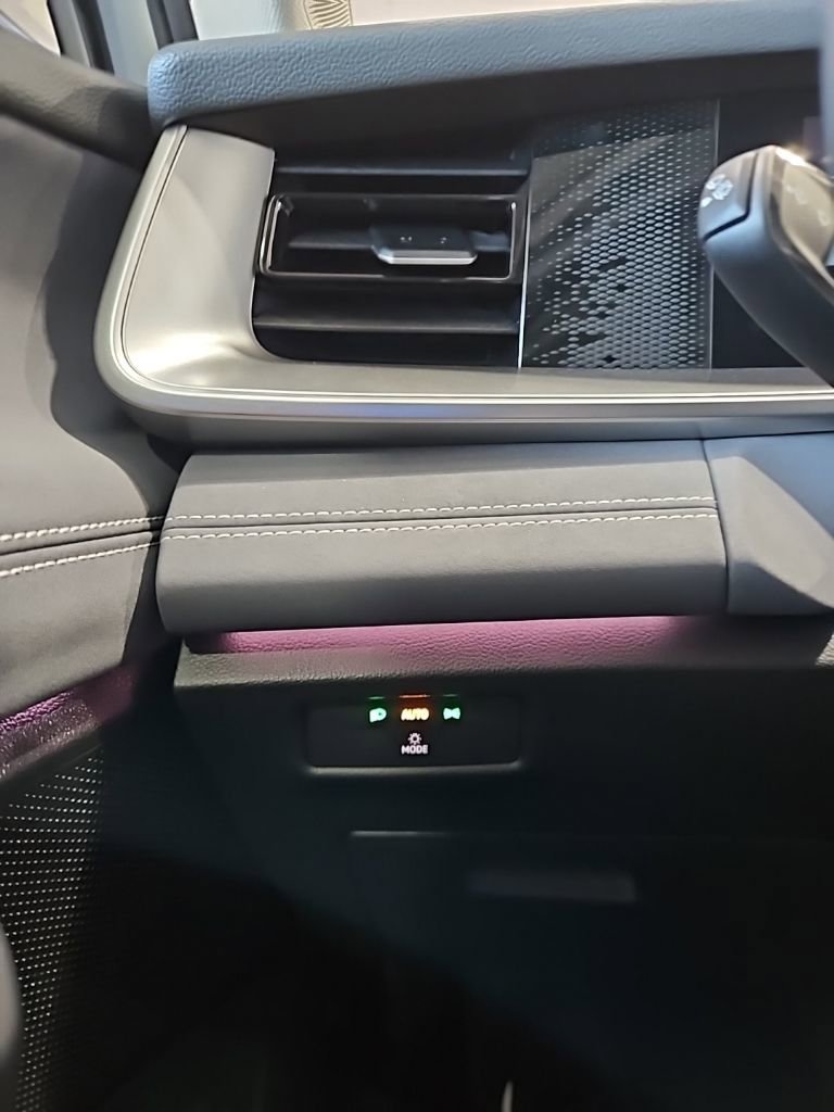 New 2026 Volkswagen Tiguan SE AWD/4WD image 36