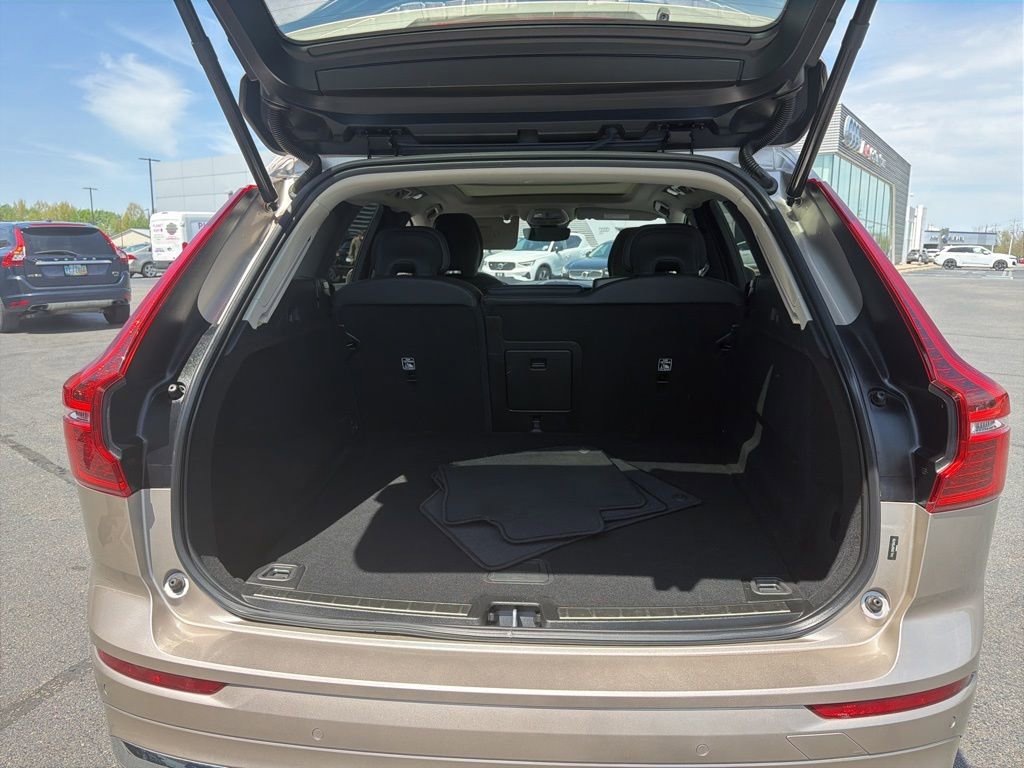 Used 2023 Volvo XC60 B5 Plus image 6