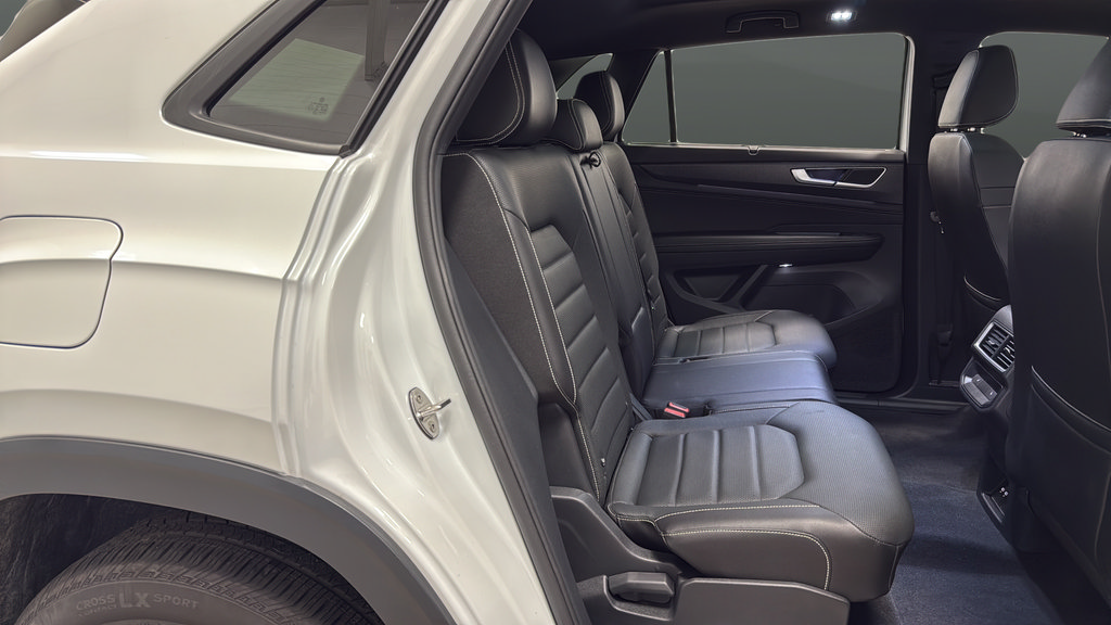 Used 2025 Volkswagen Atlas Cross Sport SEL R-Line AWD/4WD image 25
