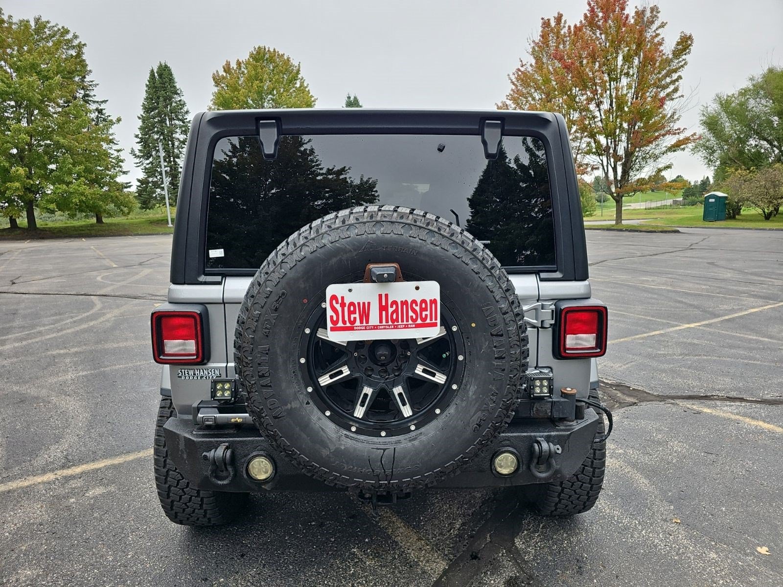 Used 2018 Jeep Wrangler Unlimited Sahara w/ Cold Weather Group AWD/4WD image 5