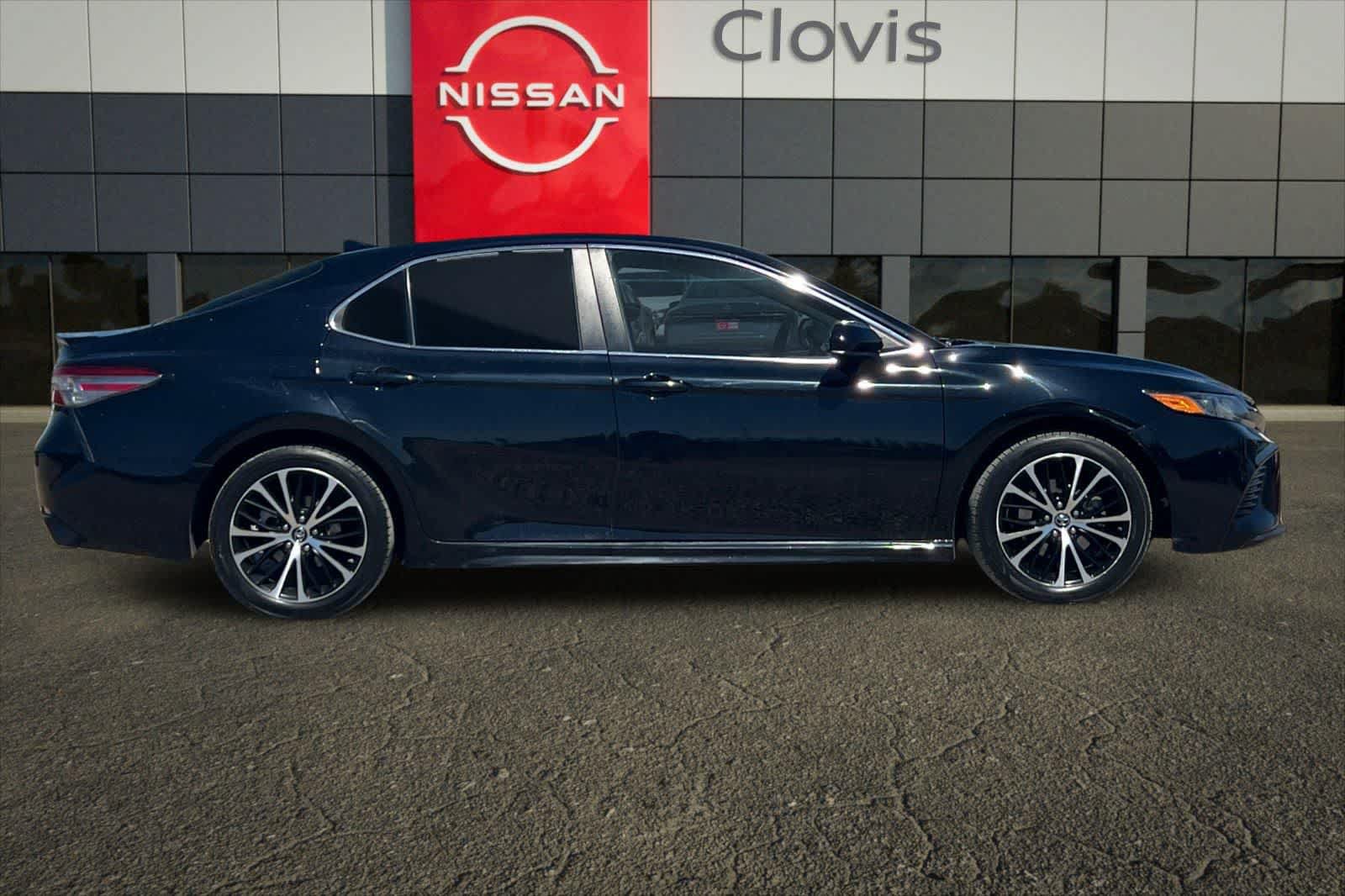 Used 2019 Toyota Camry SE FWD image 9