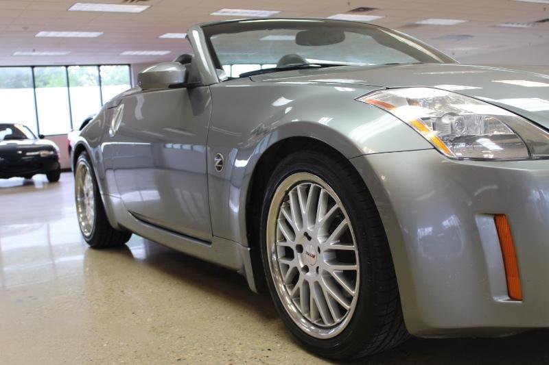 Used 2004 Nissan 350Z Touring image 19