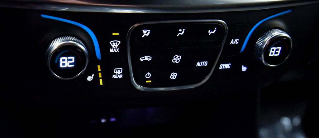 Used 2023 Chevrolet Traverse LT image 23