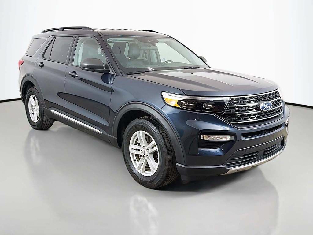Used 2024 Ford Explorer XLT w/ Equipment Group 202A AWD/4WD image 2