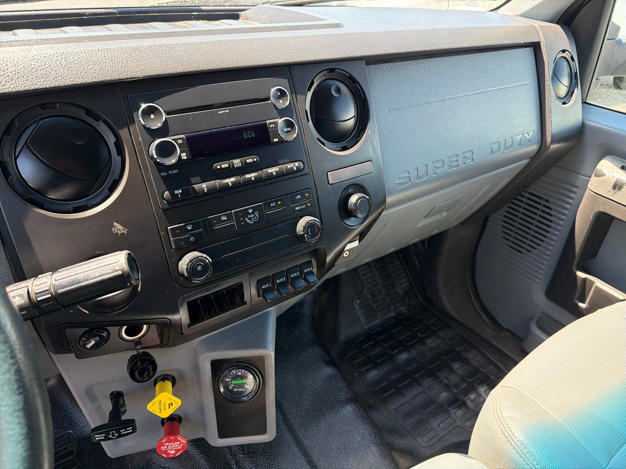 Used 2019 Ford F750 2WD Crew Cab Super Duty image 17