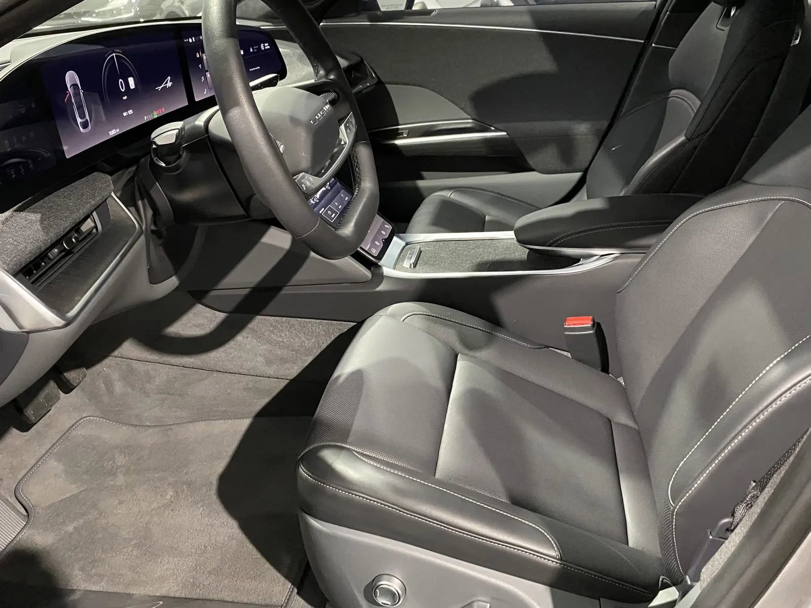 Used 2024 Lucid Air Pure image 11