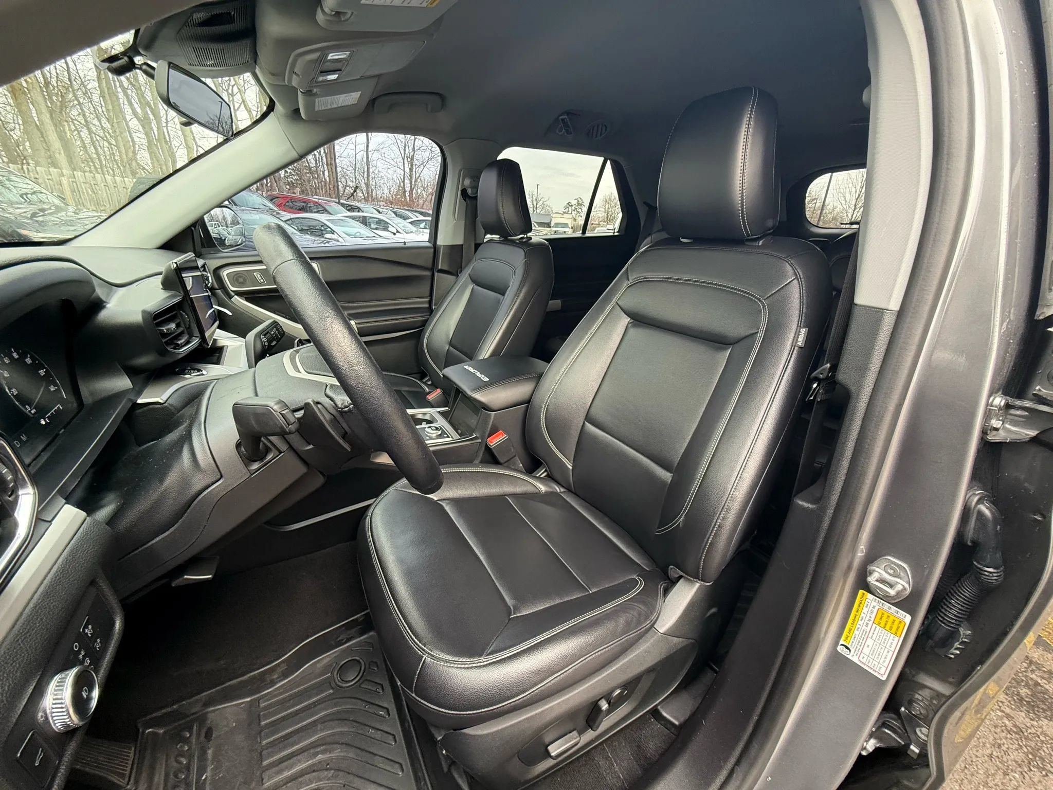 Used 2021 Ford Explorer XLT w/ Equipment Group 202A AWD/4WD image 12