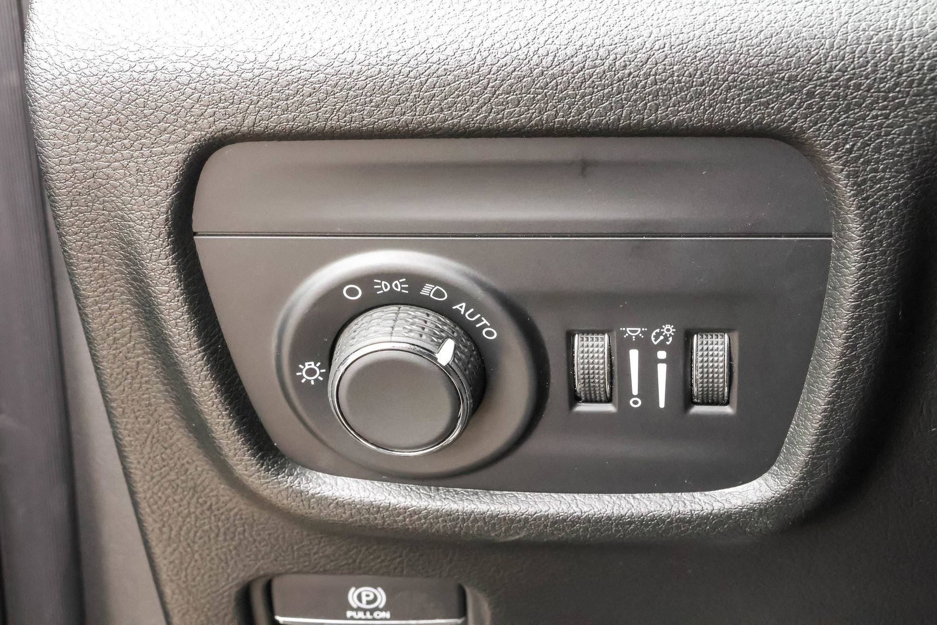 New 2025 Jeep Grand Cherokee Altitude image 29